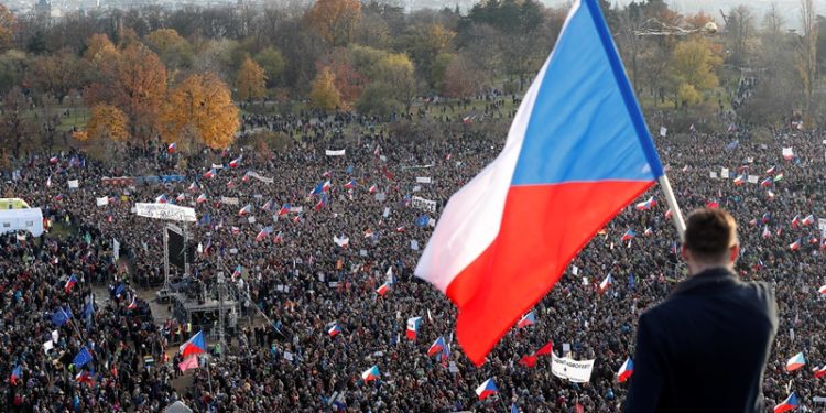 5dd01f7b825e6305a73b6044