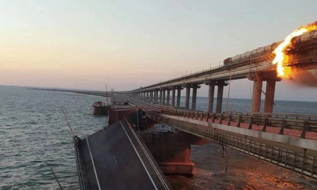 Τεράστια έκρηξη στη γέφυρα Κερτς στην Κριμαία