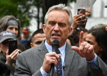 Ρόμπερτ Κέννεντι Τζούνιορ : «Έχουμε α ύ ξ η σ η στούς ΘΑΝΑΤΟΥΣ κατά 40%, λόγω των ΜΑΖΙΚΩΝ ΔΙΑβολιασμών κατά ‘Covid-19’»