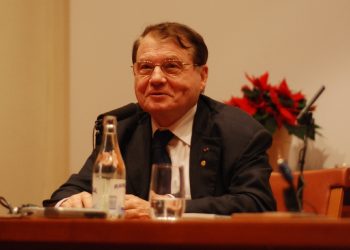 luc_montagnier-press_conference_dec_06th_2008-4_1000