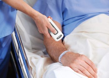 cs4070hc_bedside_closeup_037_mr-1200x801_resize_16