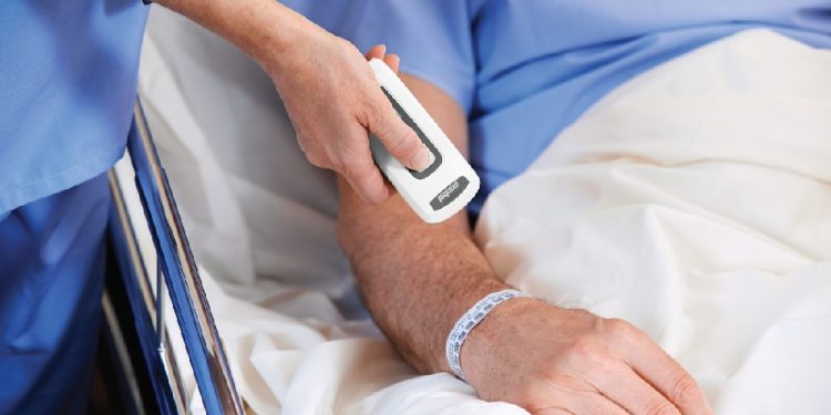 cs4070hc_bedside_closeup_037_mr-1200x801_resize_16