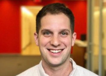 rwsia-dimosiografos-wall-street